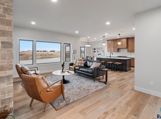 1135 E Thompson Pl, Tea, SD 57064