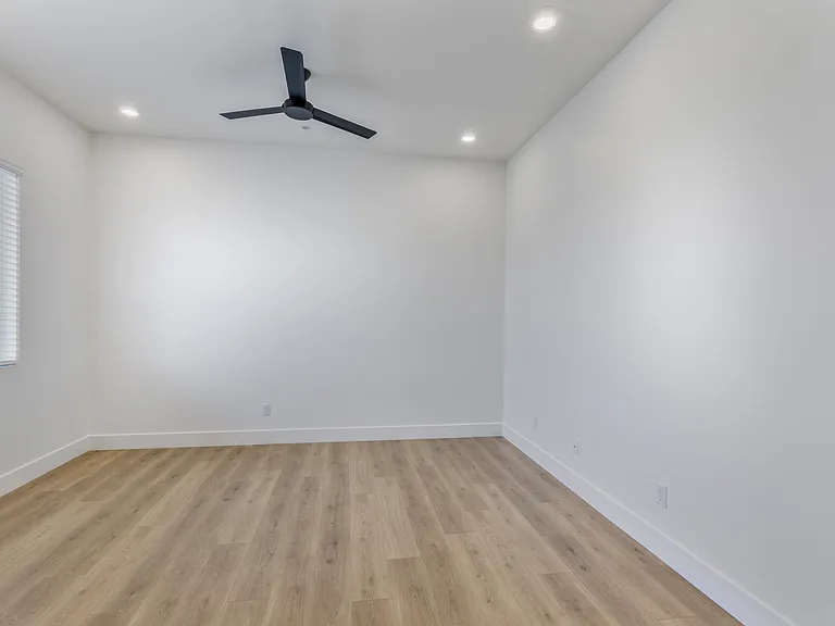 1580 W Garfield St — Photo 10