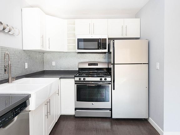 3rd image of 1215 E 4th St APT 304