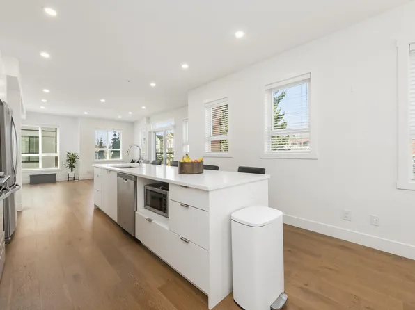 19790 55a Ave #9, Langley, BC V3A 3X1