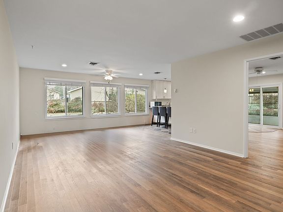 2nd image of 1530 Hiddenbrook Dr