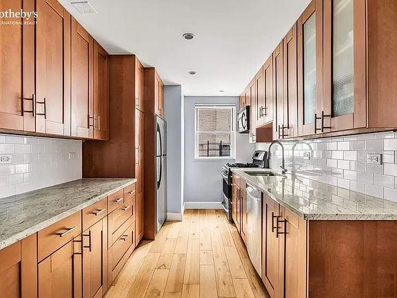 3rd image of 201 E 37th St APT 6C