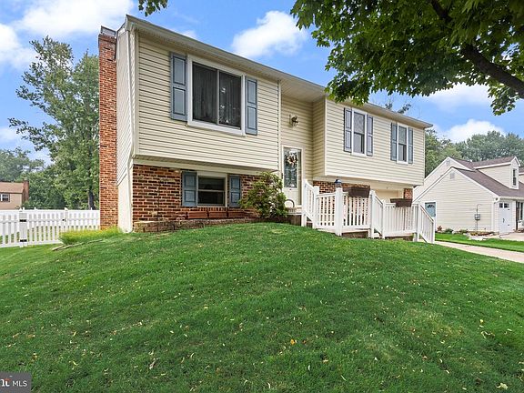 3rd image of 7 Bloomfield Dr