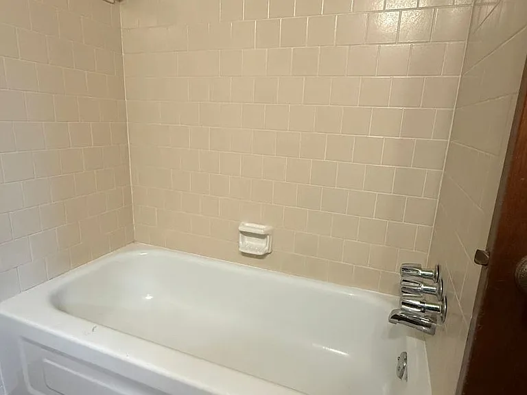 2904 Broadway Ter — Photo 16