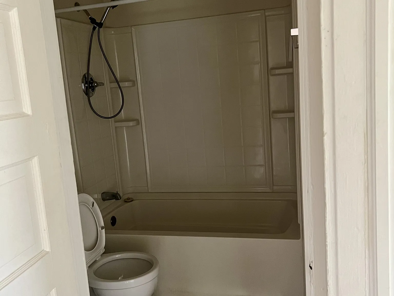 1 bed, 1.0 bath, $795 — Photo 4