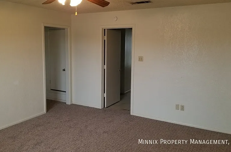 2119 S Loop 289 #B — Photo 7