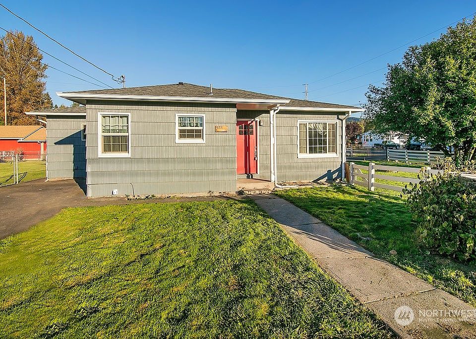 1st image of 334 Roake Avenue SE
