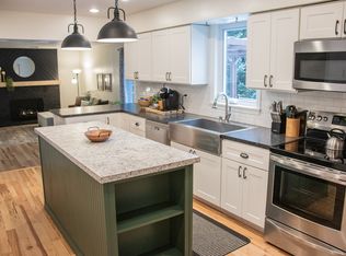 1024 Hunt Club Ln, Lancaster, PA 17601