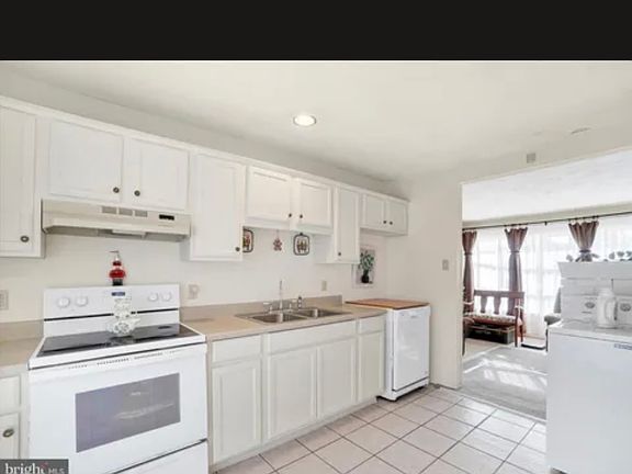 3rd image of 827 Fireside Rd