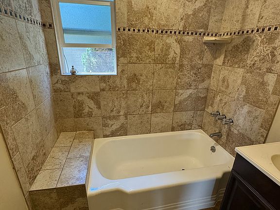 3rd image of 1225 S Fairfax Ave APT 6