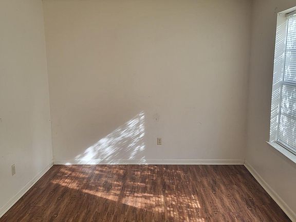 4th image of 407 Summer Ct APT B