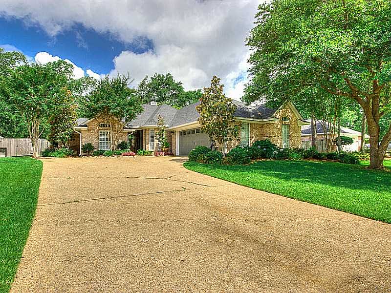1st image of 103 Hanging Moss Ln