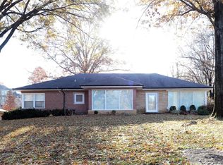 6 Ladue Mnr, Saint Louis, MO 63124