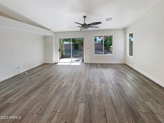 3rd image of 31275 N SUNDOWN Drive