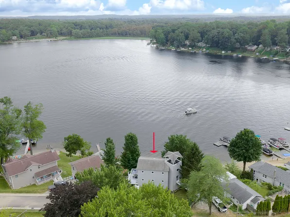 15657 Lakeview Dr, Buchanan, MI 49107