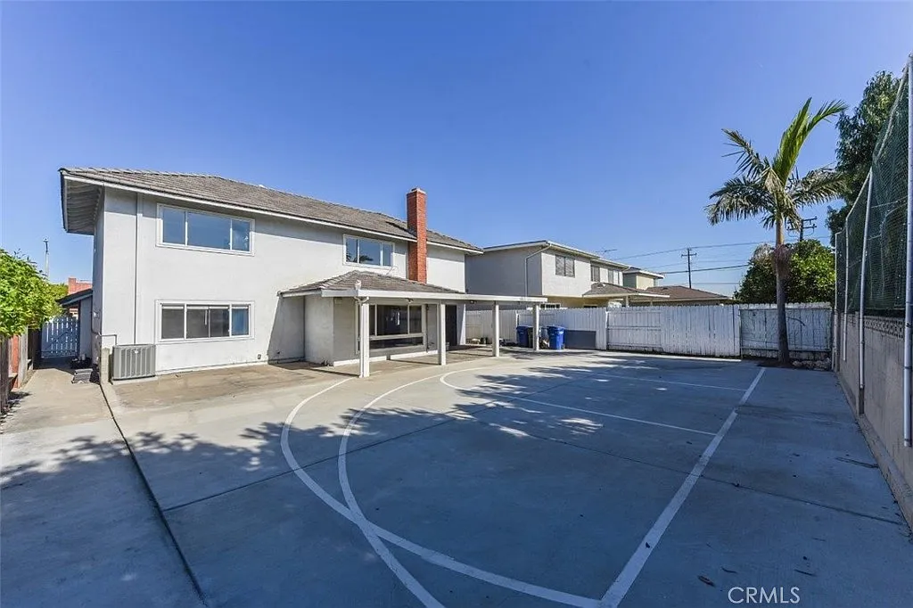 4 bed, 2222 sqft, $4,950 — Photo 4