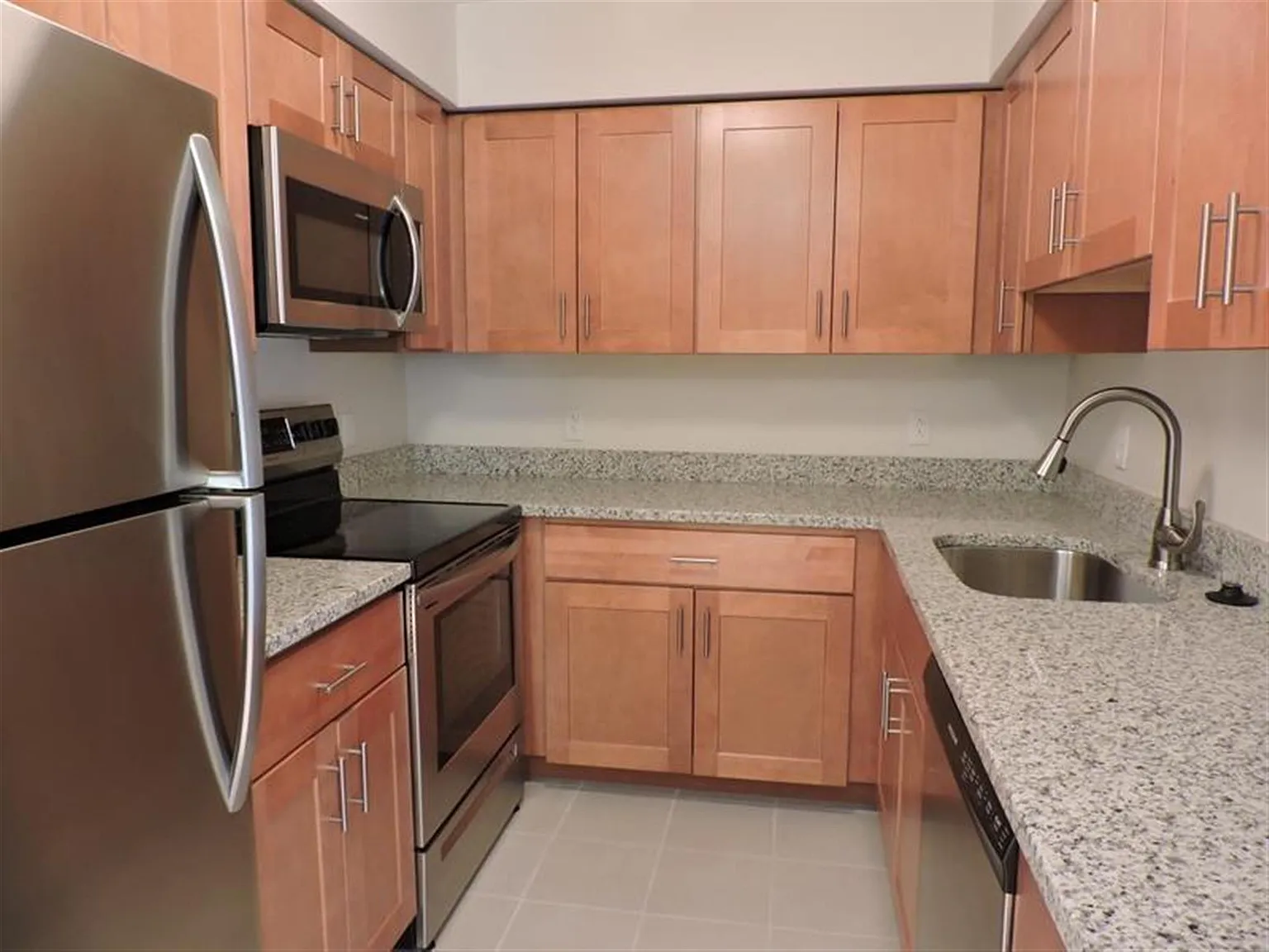 2 bed, 1000 sqft, $4,330 — Photo 1