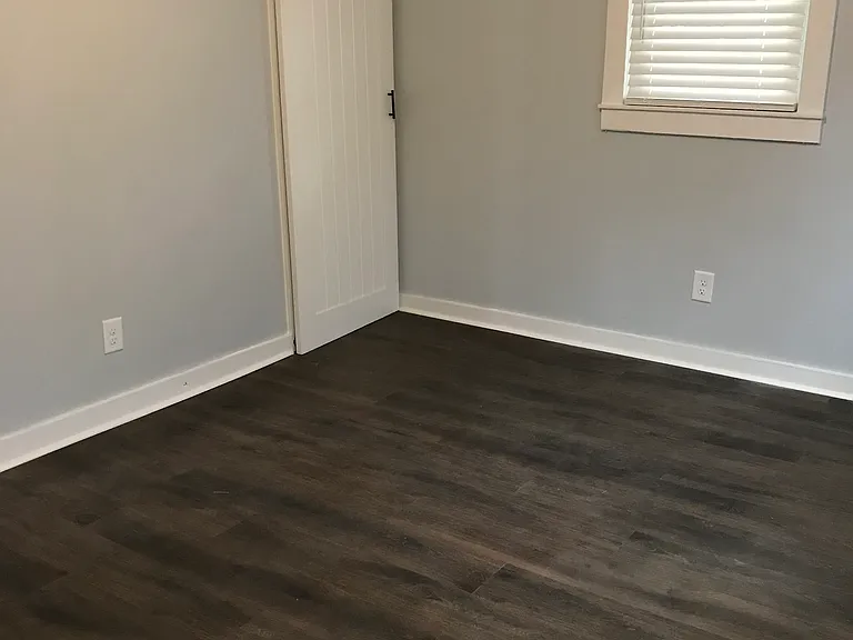 1508 Ward Ave NE — Photo 3
