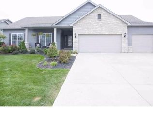 2 Panorama Pointe Manor Cir, Wentzville, MO 63385