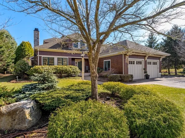 71 Clubhouse Dr #71, Hingham, MA 02043