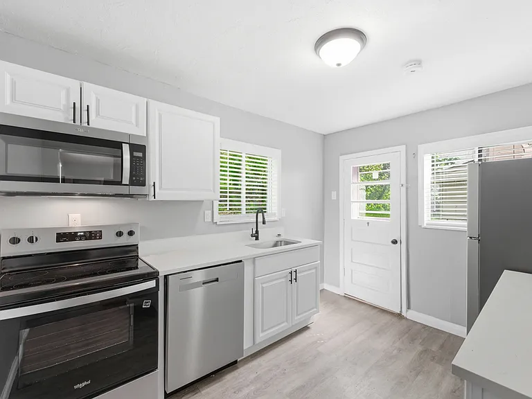 2725 Connecticut Ave — Photo 6