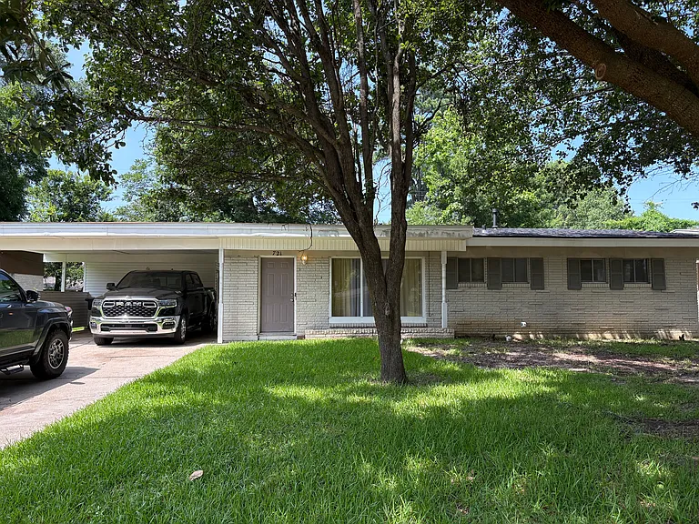 721 Meadowdale Pl — Photo 2