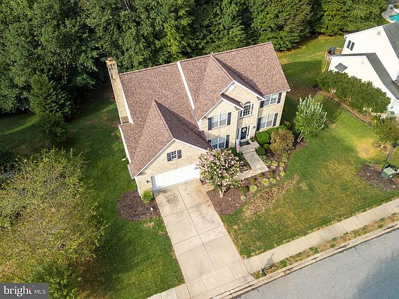 3rd image of 1049 Wales Dr