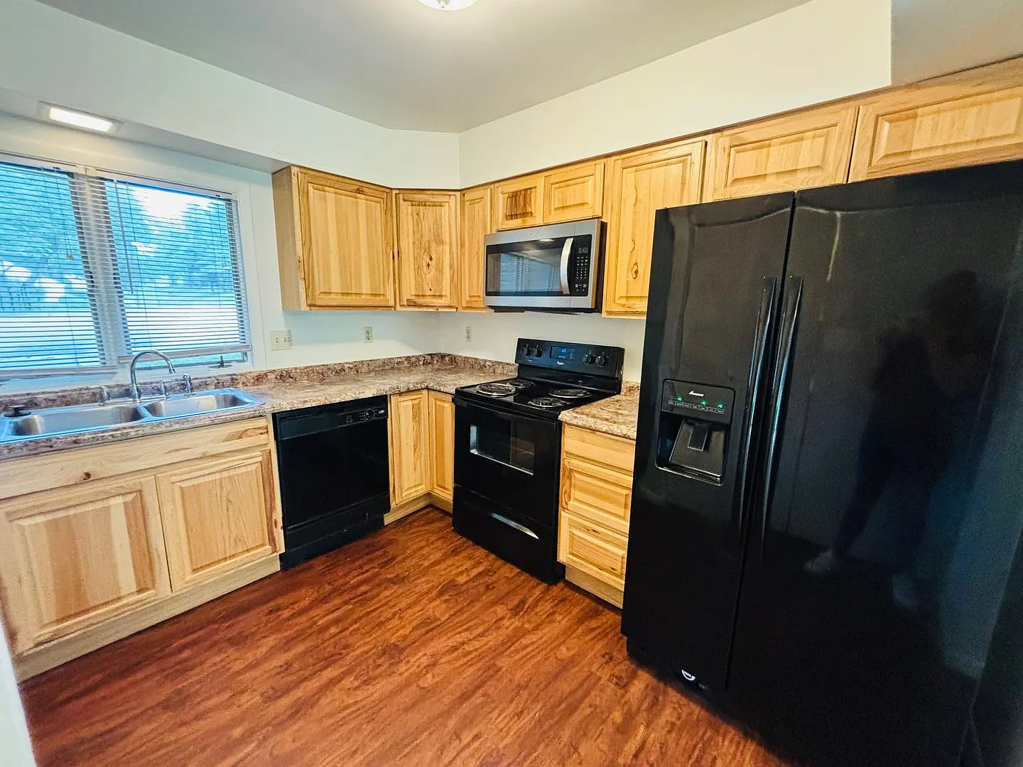 3 Bedroom 2.5 Bath Townhouse — Photo 4