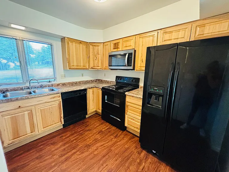 321 Shenandoah Cir — Photo 4
