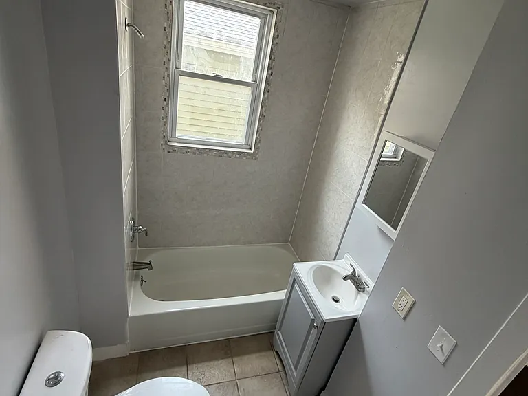 639 S Park St #4 — Photo 1