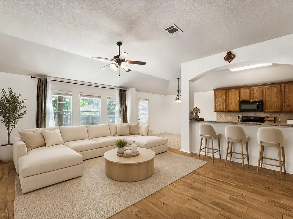 19009 Leigh Ln
