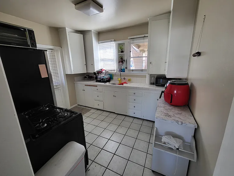 950 W Almond Ave — Photo 28