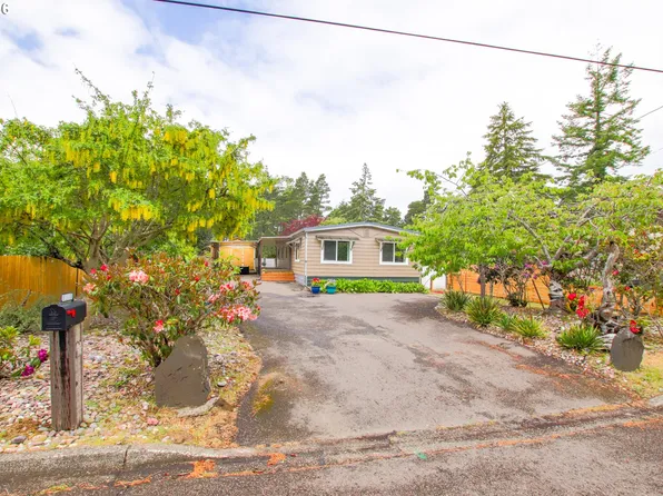 1431 Maple St, Florence, OR 97439