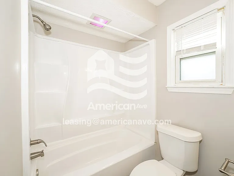 411321_013_bathroom_14044090.jpg
