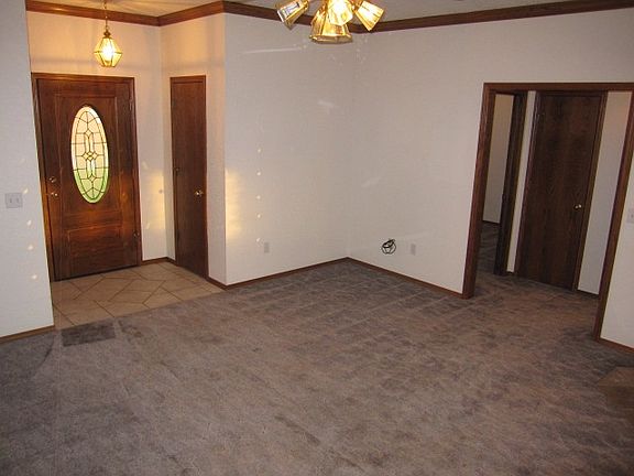 3rd image of 2420 Arlington Dr