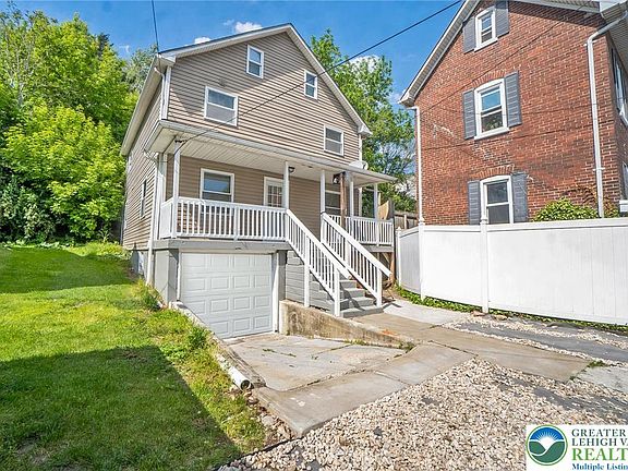 3rd image of 215 Lackawanna Ave