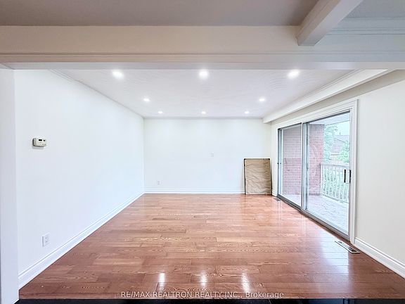 5th image of 3948 Midhurst Ln
