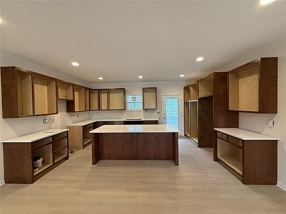 4th image of 1007 George Ct