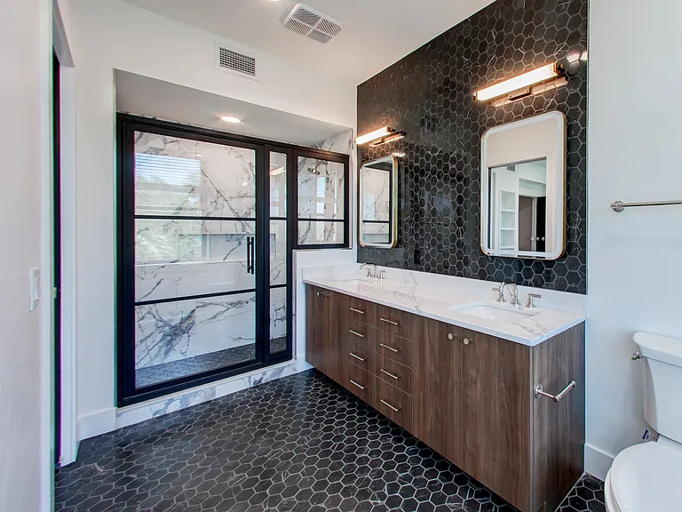 410 W University Ave #302 — Photo 28