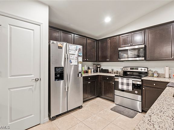 4th image of 153-201 SE 12th Ter