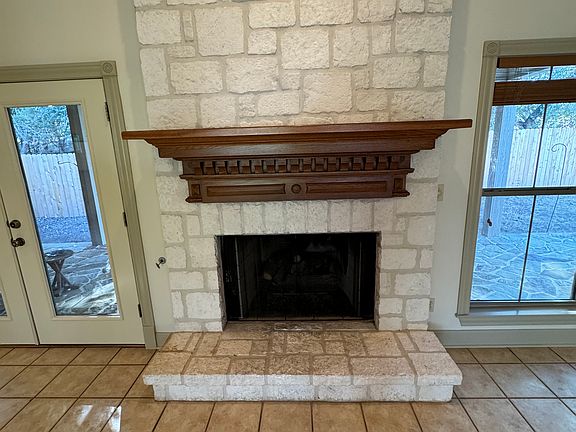 Gas fireplace