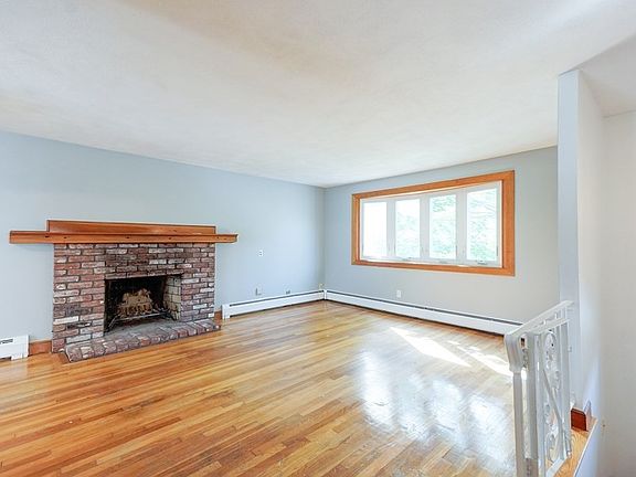 2nd image of 194 Bonham Rd