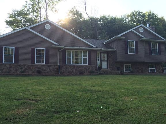 2nd image of 279 Iris St