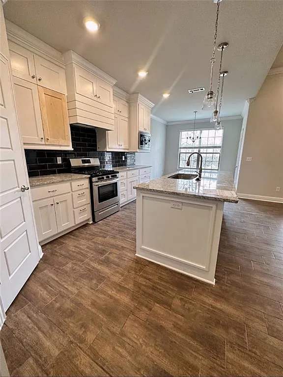 1231 Leslie St — Photo 4