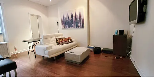 Rented by R New York