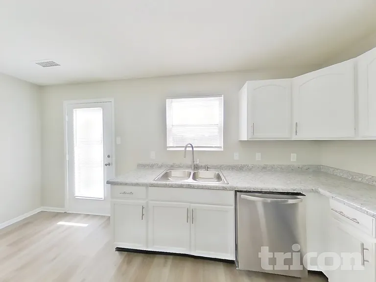 2869 Ludwig Dr — Photo 7