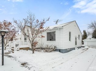 1814 Nicholson St, Crest Hill, IL 60403