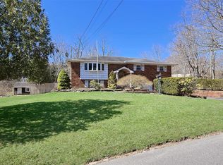 276 Holbrook Rd, Ronkonkoma, NY 11779