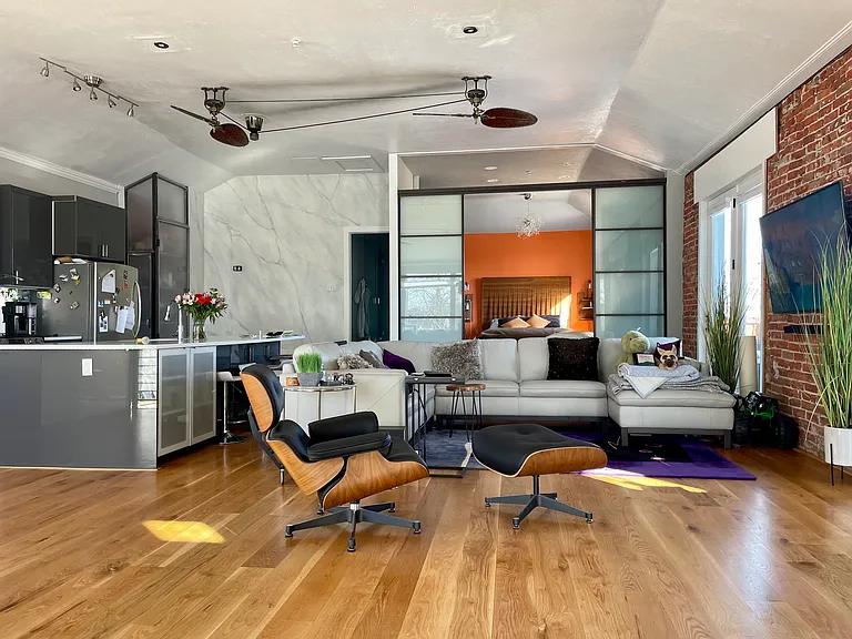 W 43rd Ave — Photo 8