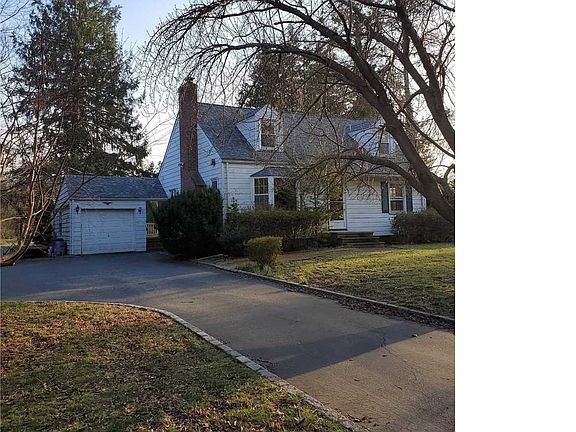 2nd image of 90 Greenlawn Rd